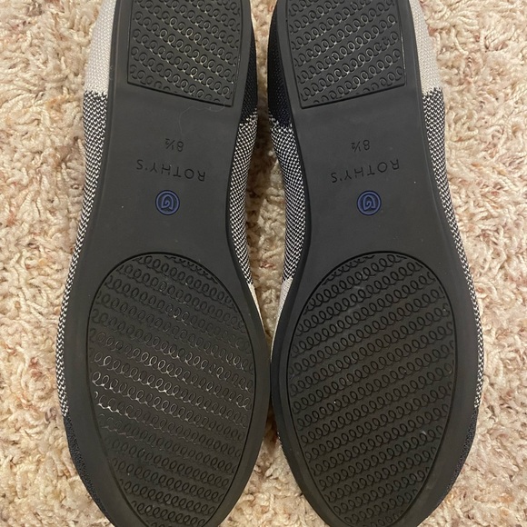 Twice worn Rothy’s 8.5 - Picture 2 of 3